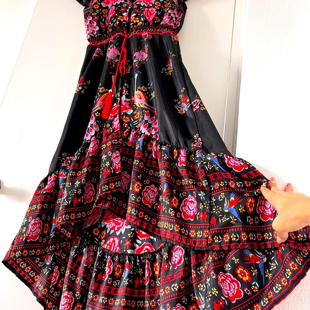 NWT!! Exclusive printed unique dress size S!!